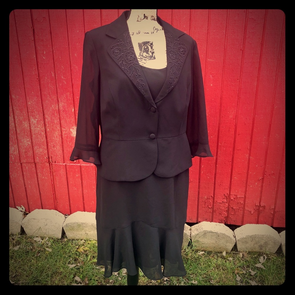⚜️ Black Shift Dress with Embellished Jacket